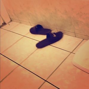 Nike flip flops 20 $